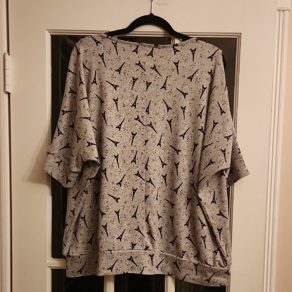 Simply Scarlett Gray V-Neck Flutter Sleeve Blouse Top Paris Eiffel Tower Print - Picture 3 of 6